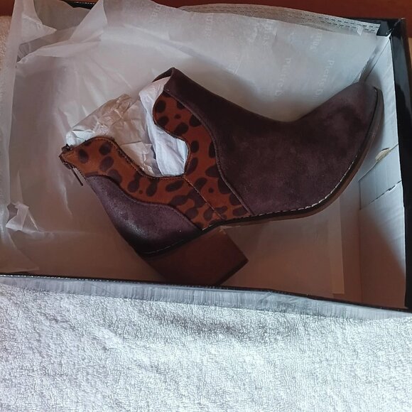 Pierre Dumas Women's Brown Leopard Print Ankle Boots Size 6M NIB - Picture 2 of 7